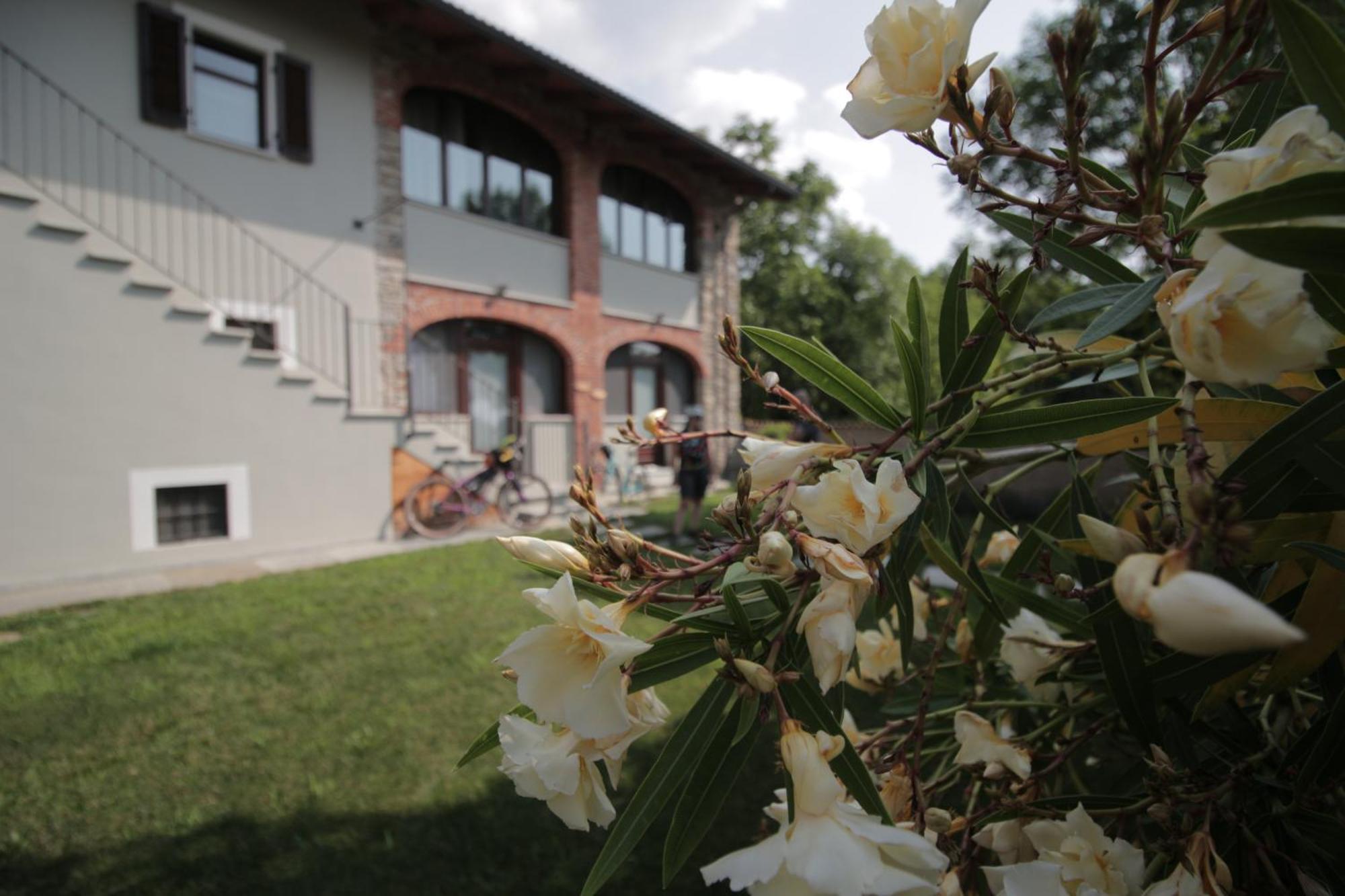 Hotel Casa Bart, Bike And Outdoor Hospitality à Villar San Costanzo Extérieur photo